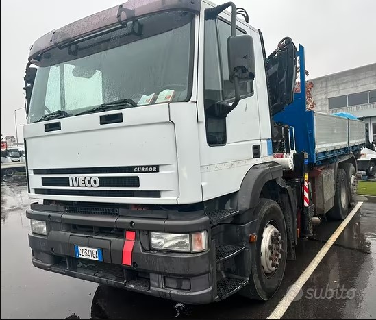 Iveco 3 assi ribaltabile con gru